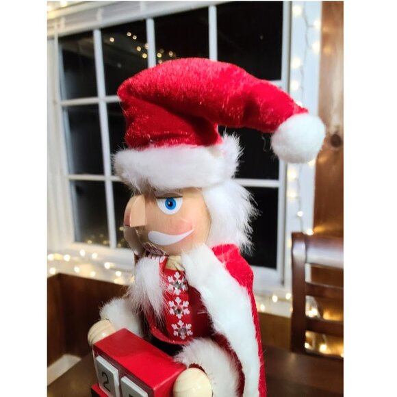 Santa Christmas Nutcracker Soldier Wooden Statue Holiday Decor Table Decoration - Picture 7 of 12